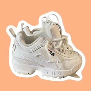 KIDS' TODDLER FILA DISRUPTOR 2. WHITE. TODDLER SIZE 8.